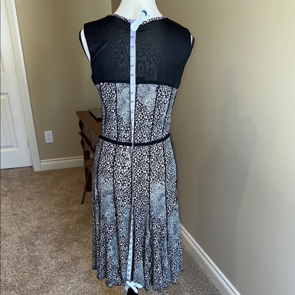 Jessica Dress Black White Random Design Sleeveless Reverse Seams on Panels Sz 8 - Picture 8 of 11